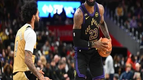 伊卡尔迪新恋情曝光，女友亮相现场支持